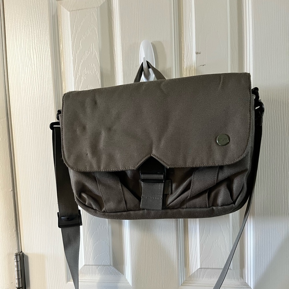 STM messenger laptop bag 13 inch army green